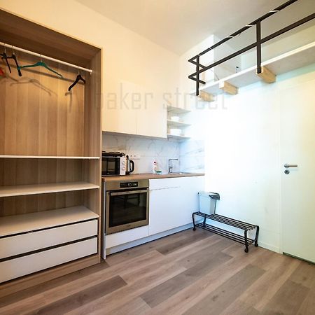 Storey Apartment Close To Metro Palmovka Praag Buitenkant foto