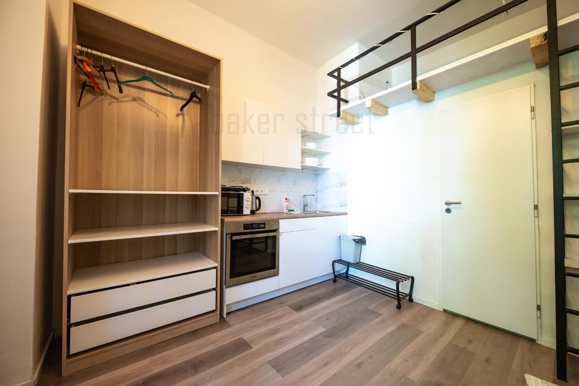Storey Apartment Close To Metro Palmovka Praag Buitenkant foto