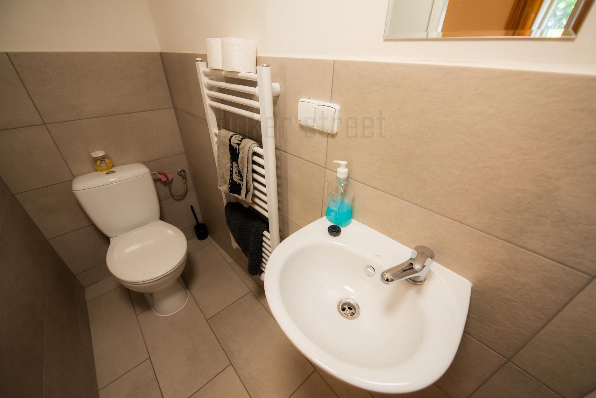 Storey Apartment Close To Metro Palmovka Praag Buitenkant foto