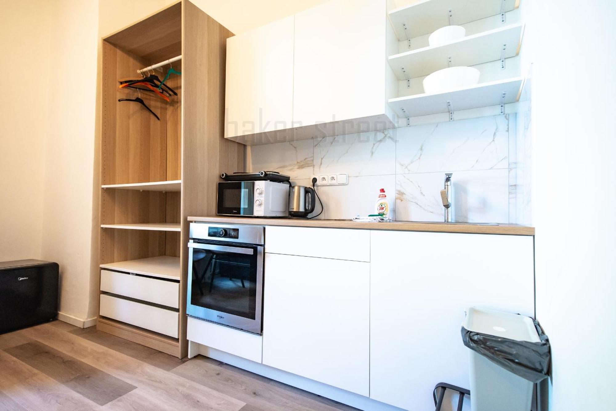 Storey Apartment Close To Metro Palmovka Praag Buitenkant foto